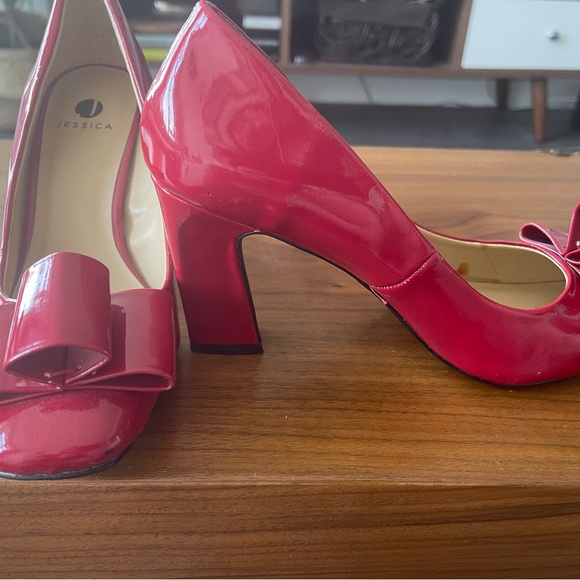 Jessica Penelope brand new never worn. 2 inch heel with bow on front - Picture 3 of 3